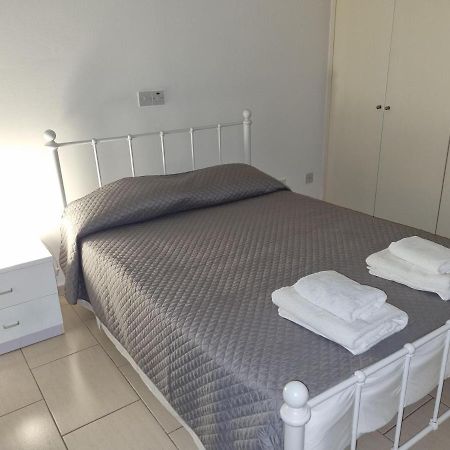 Cosy One Bedroom Apartment In Pafos Exteriör bild