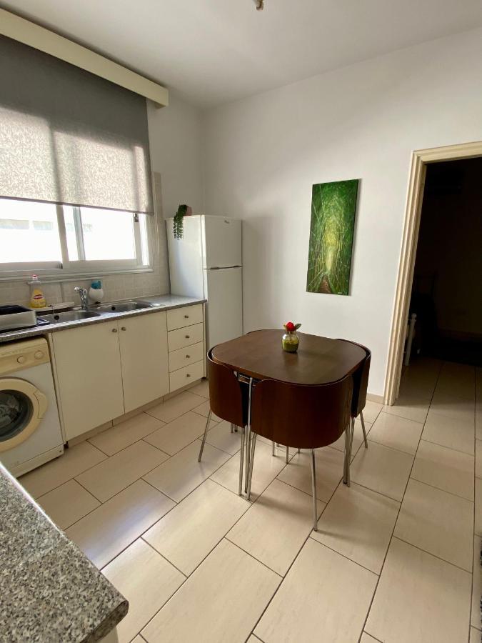 Cosy One Bedroom Apartment In Pafos Exteriör bild
