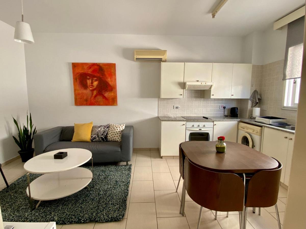 Cosy One Bedroom Apartment In Pafos Exteriör bild